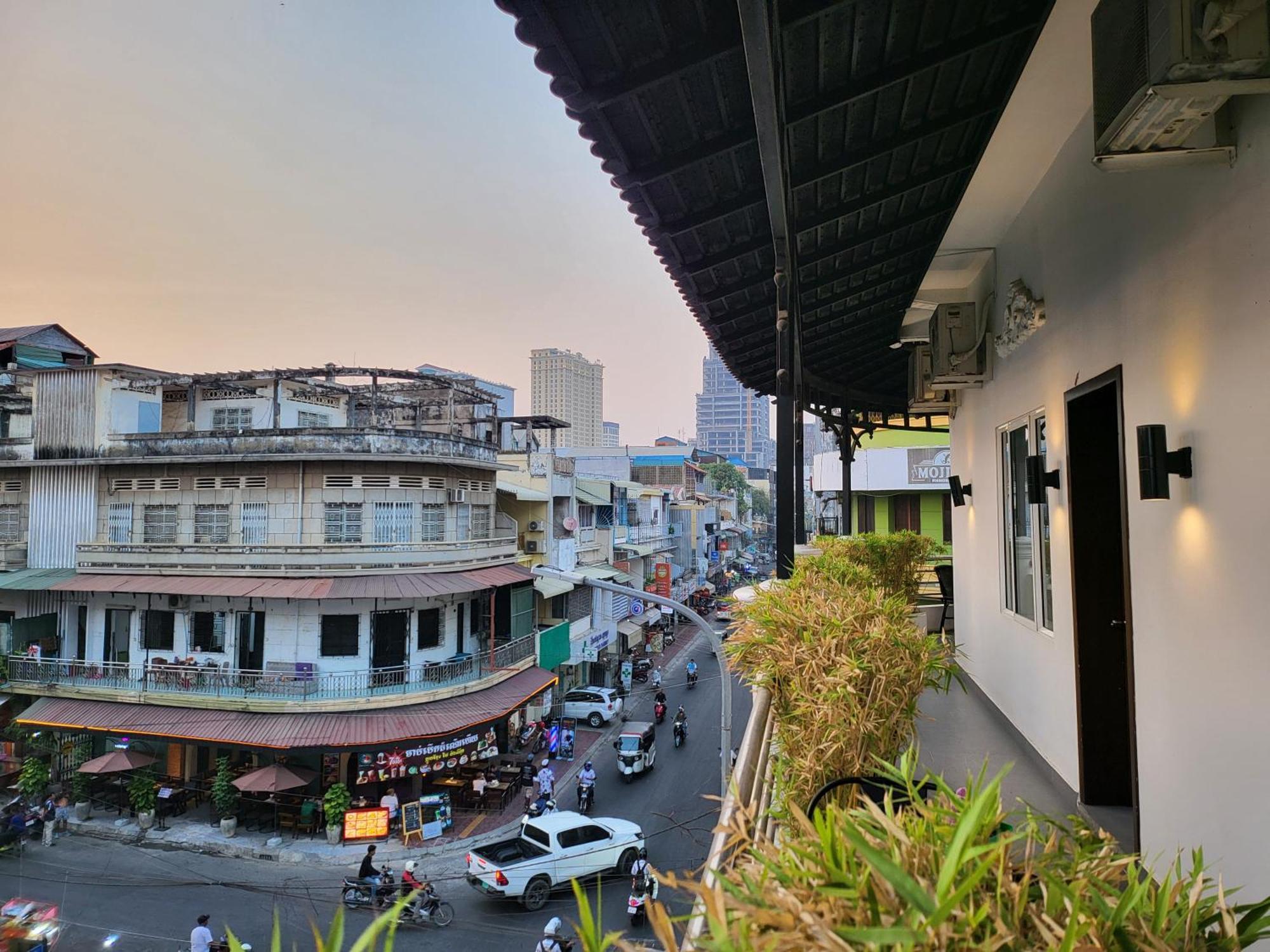 Sun Chakra Boutique Hotel Phnom Penh Exterior photo